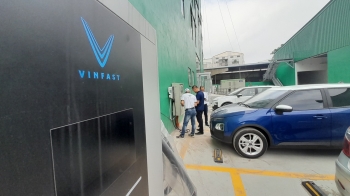 Sạc ô tô điện an toàn VHN có mặt tại đại lý Vinfast lớn nhất